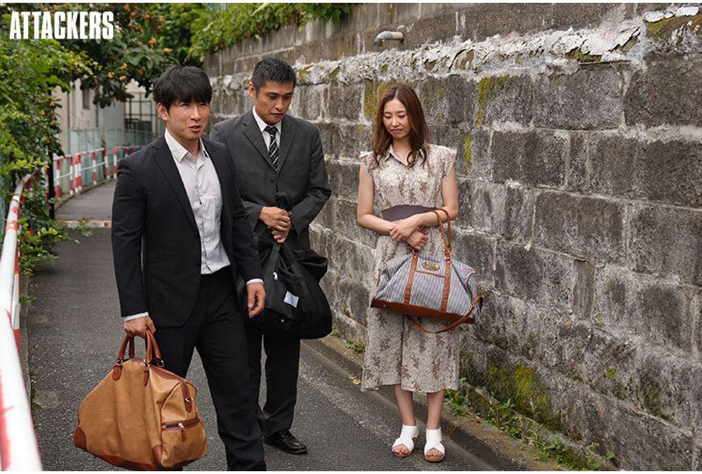 ADN-745 Offer Up Your Wife Or Get Fired From Your Job? Forced To Make The Ultimate Choice, He Has No Choice But To Offer Up His Wife To His Virile Boss On A Hot Spring Trip. Screenshot 4