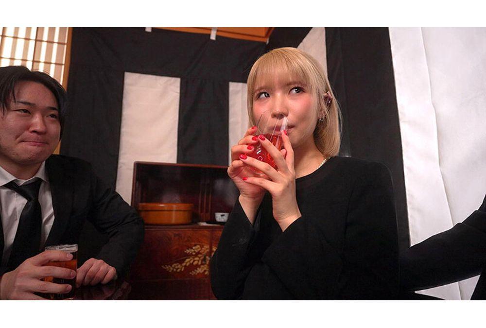 REAL-924 This Inappropriate Blonde Gal In Mourning Clothes Shows Up To Her Ex-boyfriend's Memorial Service With Flashy Hair, Gets Drunk And Gang-raped - Nana Kisaki Screenshot 12