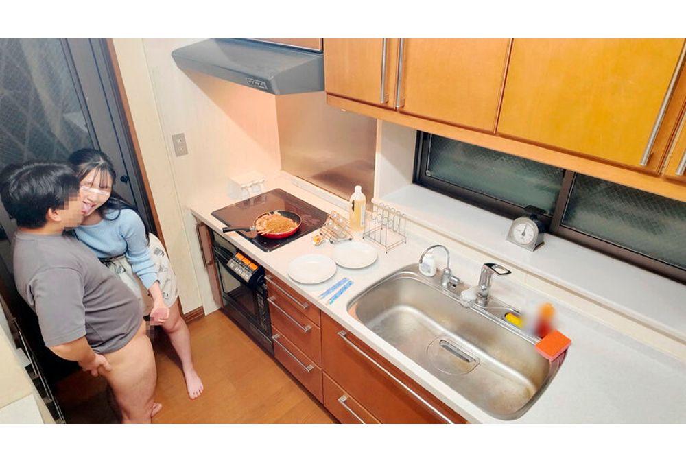 DVMM-339 Ordinary Men And Women Monitoring AV Premature Ejaculation Virginity Reality Show Project: Real College Friends, Male And Female, Under The Same Roof, "24-Hour Premature Ejaculation Improvement Life" No Matter How Many Condoms They Use, How Cold They Use Them, Or Whatever They Try, They Keep Ejaculating Endlessly → To Save Their Friend's Instantly Erect Penis, They Resort To Bareback Sex And Take His Virginity! With An Insatiable Sexual Desire, These Two Transcend The Barriers Of Friendship... Screenshot 4