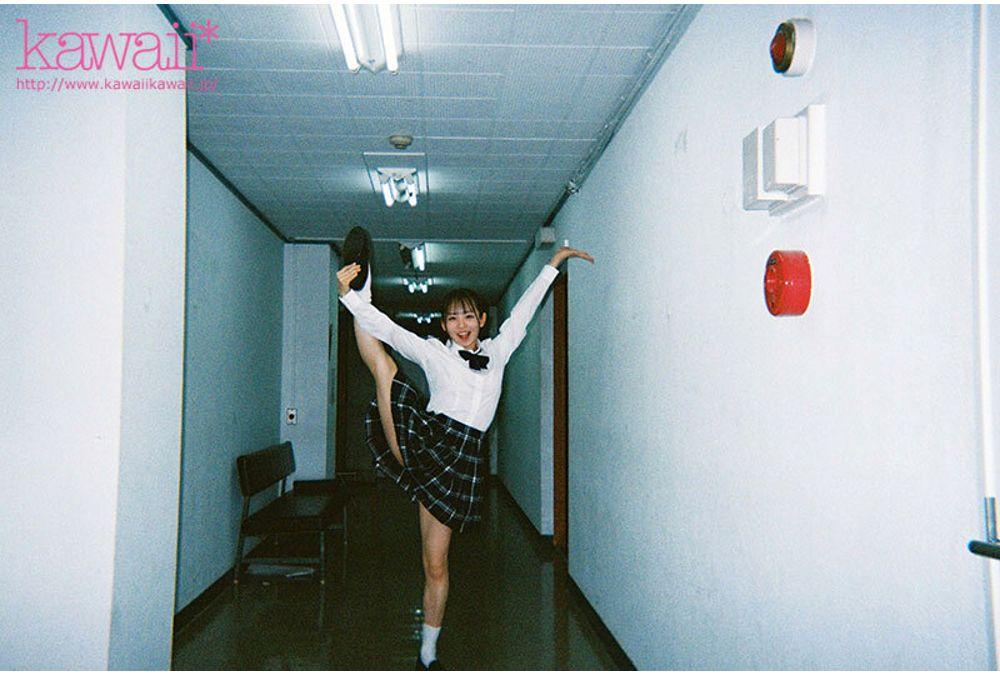 CAWD-960 A Group Of Four High School Girls From A Tokyo Metropolitan Coeducational School Who Go Home After School Break The Rules. Karin-chan, Meisa-chan, Yuna-chan, And Itsuki-chan Screenshot 10