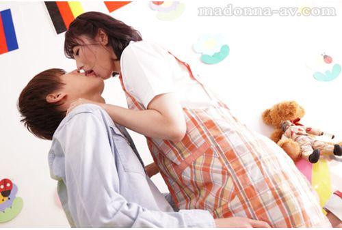 JUL-921 The Second Married Woman Of An Active Childcare Worker! !! First Sensual Drama! !! !! Mother's Friend Yuki Shinomiya Screenshot