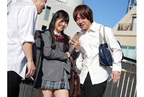 ROE-369 My Stepdaughter Calls Her Male Friends Over And Makes Them Gangbang Me Every Day. Honami Hazuki Miu Suzaki Screenshot 4