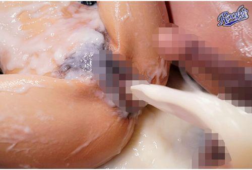 RKI-719 New World's Largest Cumshot Man's Super Bukkake SEX Sumire Kuramoto Screenshot 4