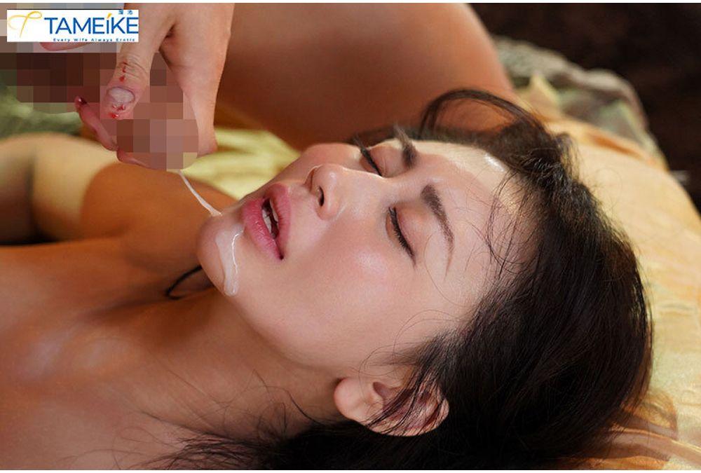 MFYD-106 Newcomer Kaoru Komiya (37 Years Old) A Natural, Genuine Married Woman From A Port Town Lined With Old Housing Complexes Makes Her AV Debut Screenshot 4