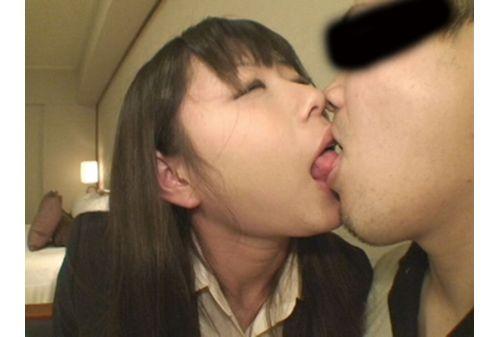 C-2813 Love Outside The Office Screenshot 11