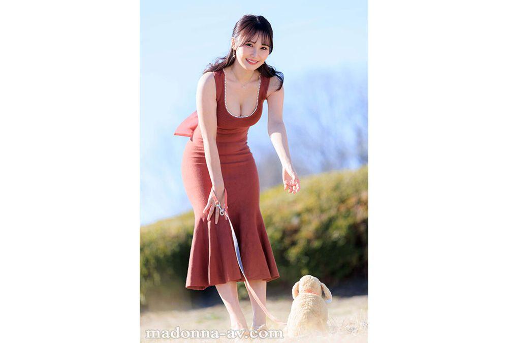 JUR-101 Shion Inatomi, A 35-year-old Housewife Who Effortlessly Exudes Sex Appeal And Is Guaranteed To Get Hit On At Least Once While Walking Her Pet, Makes Her AV Debut. Screenshot 4