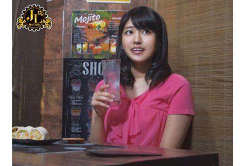 MEKO-142 "What Are You Going To Do With Drunk Aunts?"Take Away A Mature Woman Who Is Swallowing Alone At A Tavern That Overflows With Young Men And Women And Take It Home!The Dry Body Of An Amateur Wife Who Was Greeted With Loneliness And Frustration Gets Wet! !VOL.44 Screenshot