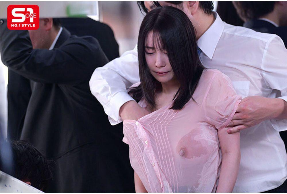 SNOS-405 Unable To Forget The Thrill Of Being Squeezed In A Crowd, The Horny Office Lady Yumeno Aika Boards A Crowded Train Without A Bra, Wanting To Be Groped. Screenshot 7