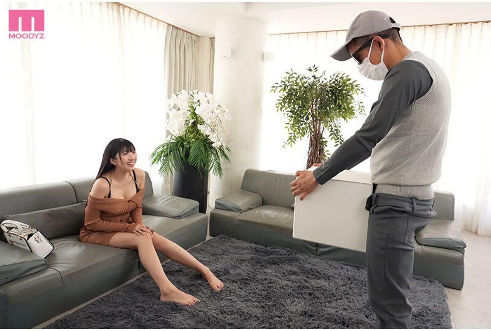 MIMK-293 Secretly Grab A Dick From A Girl Walking Down The Street And Make Her Give You A Handjob While She's Unaware Of Her Shame! Guess What's In The Box Game. Featuring 8 Girls In Total: JK, OL, Sweet Lolita, College Student, Slut... Screenshot 4