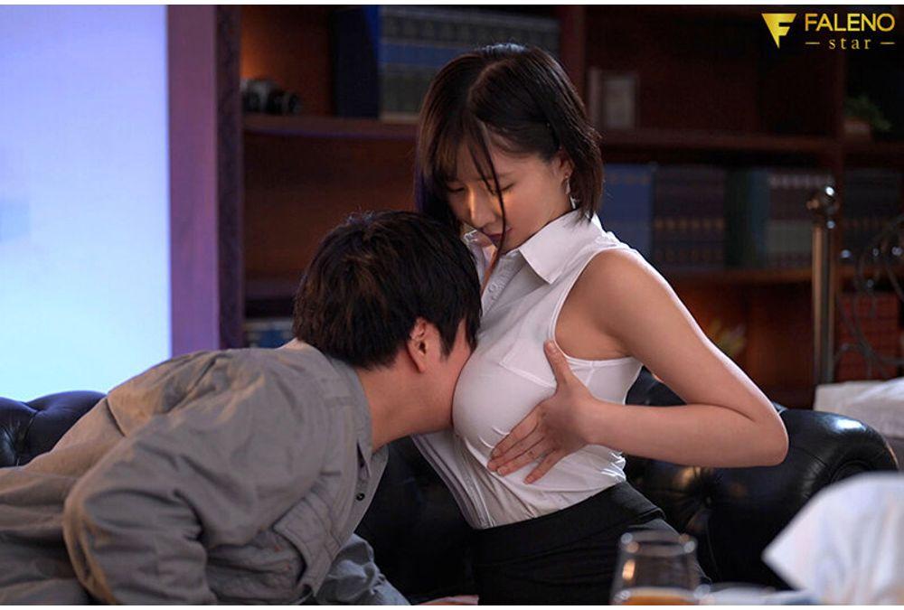 FNS-090 Yui, A Secretary Who Can't Do Her Job, Is The President's Exclusive Masochistic Pet With A Reputation For Sexual Satisfaction. Screenshot 4