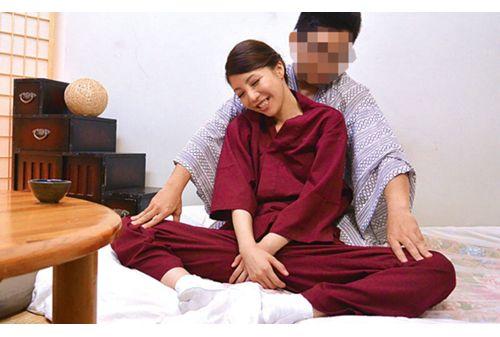 DBNK-059 I Went To A Hot Spring Where A Beautiful Waitress With A Sexy Figure Was Working And Tried To Seduce The Married Waitress With Tips... 4 Hours Screenshot 9