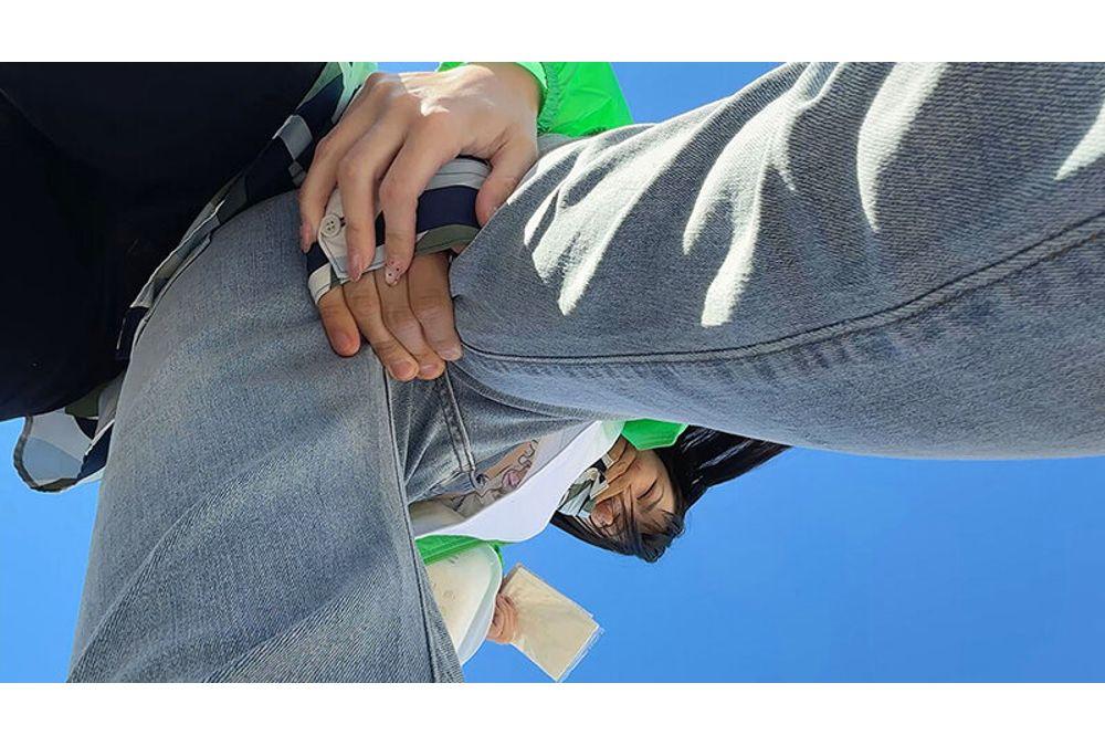 STSK-242 Four Part-time Workers Handing Out Tissues, Open-air Lewdness, Public Incontinence And Orgasm, Irresponsible Unprotected Sex. Screenshot 4