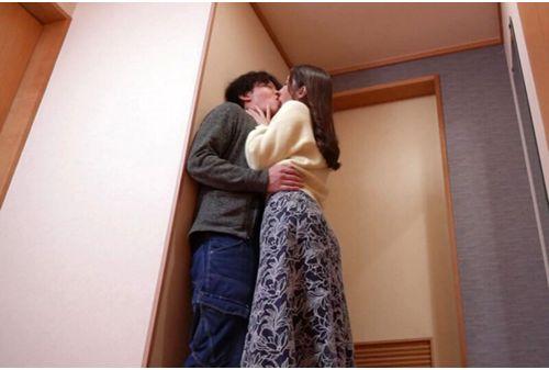 SOON-002 Anytime, Anywhere, Married Woman Onahole Hot Spring Trip Mizubata Asami Screenshot 8