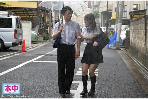 HND-898 Rain Shelter Wet See-through Uniform J ● The Old Man Gets Wet And Seeded Press Hinata Koizumi Screenshot