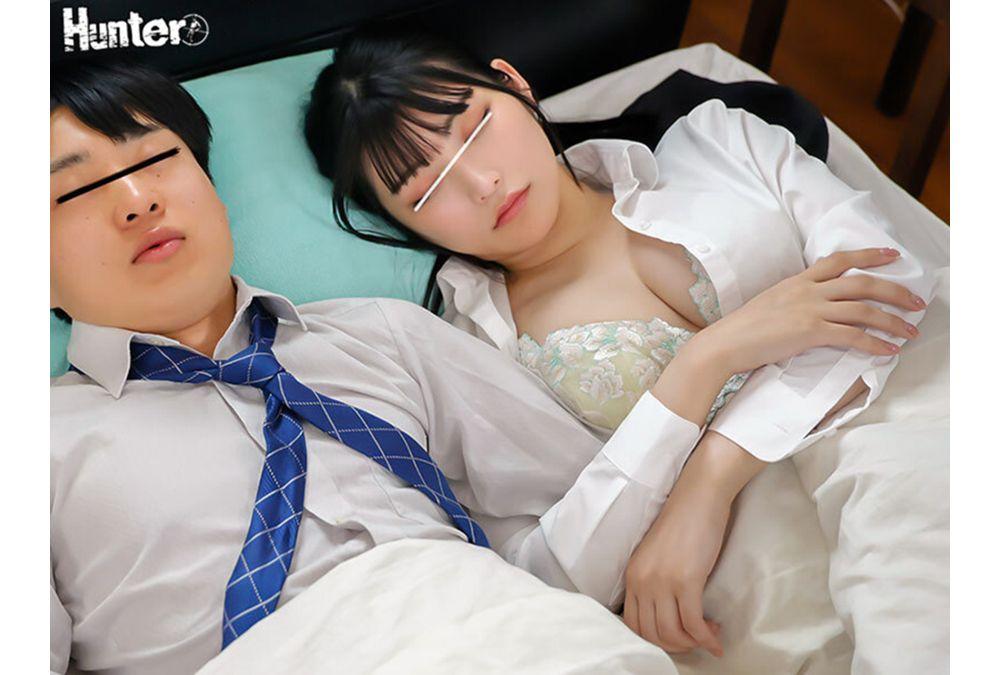 HUNTC-147 I Woke Up Drunk And Found Myself In The Room Of A Cute, Busty Junior Female Employee. I Lied To My Wife About A Call And Tried To Hurry Home, But I Was Too Drunk To Move. Seeing Me Like That, The Junior Employee Flashed Her Breasts And Panties. "This Is Bad... I Have To Go Home..." I Was Conflicted, But Then She Inserted Herself Into Me! Screenshot 9