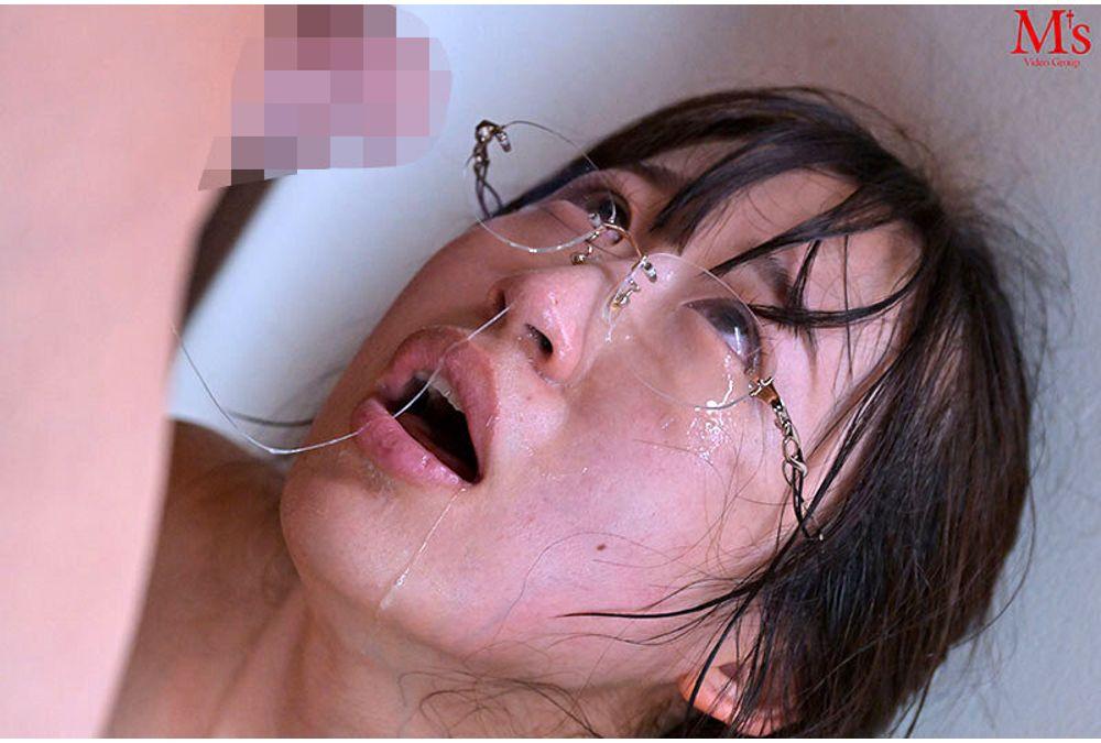 MVSD-682 A Highly Intelligent Masochist With An IQ Of 78: Rei Shiratori, A Talented Girl In A School Uniform, Is Subjected To Throat-reducing Training. Screenshot 8