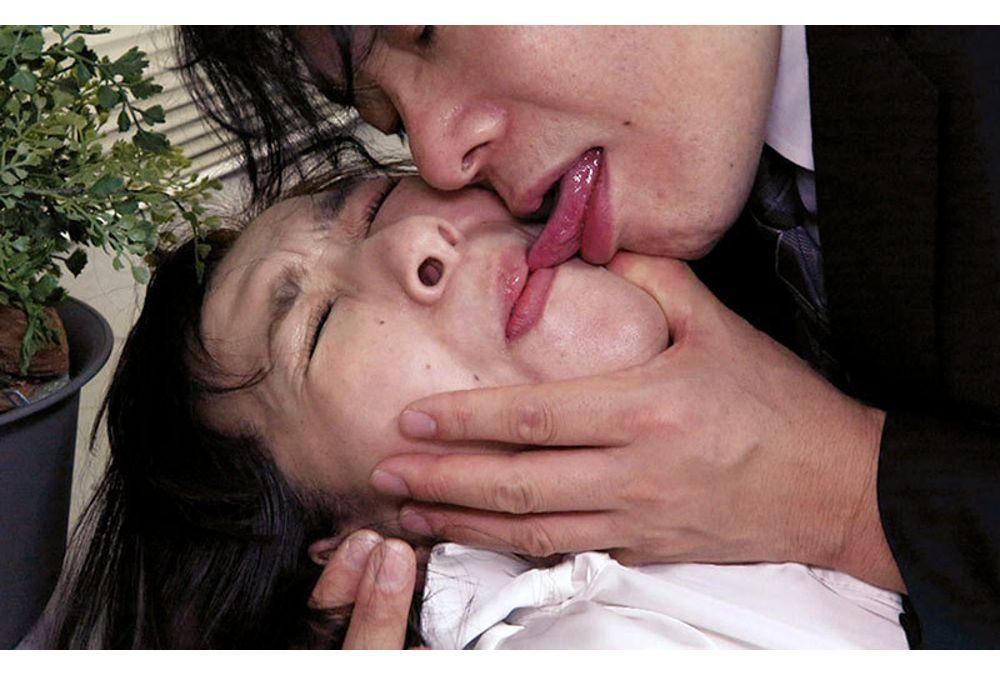 HNBR-008 A Female Boss Is Attacked In The Office. Her Suppressed Rationality Is Shattered And She Climaxes With Tears In Her Eyes. She Is Creampied Over And Over Again And Falls Into Pleasure. A Place Where She Belongs Is Being Destroyed. Yoshii Miki Screenshot 8