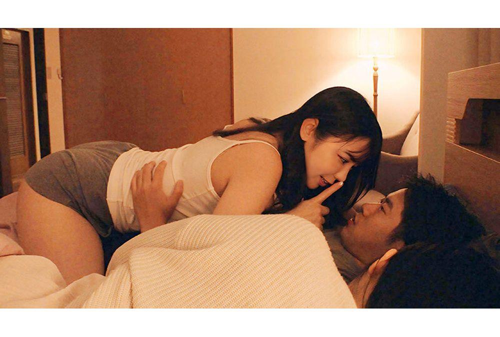 HEZ-848 My Girlfriend Is Cute, But She's Like A Dead Fish And Doesn't Feel Anything At All... Her Mother Is A Woman With An Erogenous Zone All Over Her Body. I Was Frustrated With My Daughter For Not Doing Anything For Me, But She Taught Me With Her Whole Body, "A Woman Only Feels It If You Make Her Feel It." Her Tongue Entangled, Her Hips Never Letting Go, And A Night Spent Inside Her. - Yuki Yoshizawa Screenshot 9