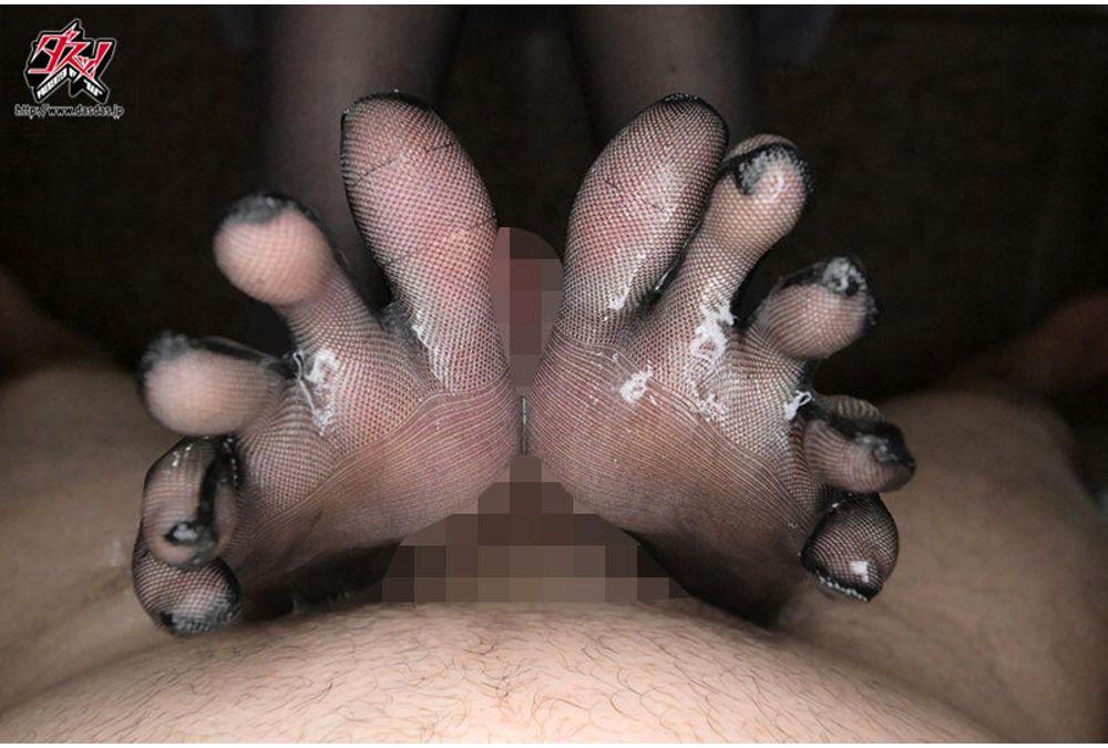 DASS-988 Enjoy The Irresistible Beauty Of Legs That Will Ruin Any Man. An Exquisite Foot Fetish Suite That's Too Sweet. The Sacred Feet In Sweaty Pantyhose Sandwich Your Penis And Squeeze It Tightly, Teasing You To The Point Of Ejaculation. Aya Sasakura Screenshot 6