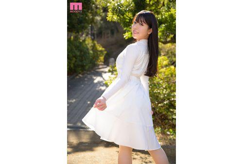 MIFD-639 A Woman Who Has Had Anal Sex With A Thousand People On Social Media!! Honda Rin, An Anal Addict Who Was Banned For Uploading Videos Of Her Climaxing Like A Beast, Makes Her AV Debut Screenshot 6