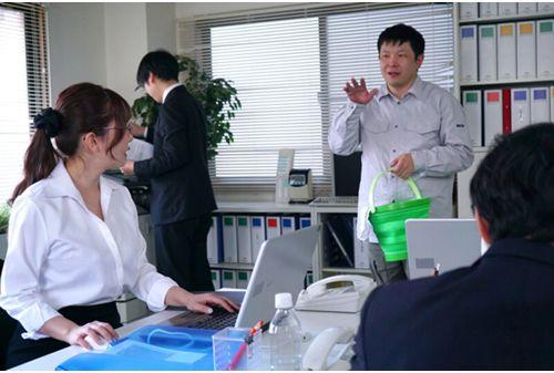 NGOD-270 A Female Boss Who Dropped Her Smartphone. An Intelligent Wife Who Was Made To Cum By A Sweaty Worker's Dirty And Smelly Big Dick. Yui Hatano Screenshot 10