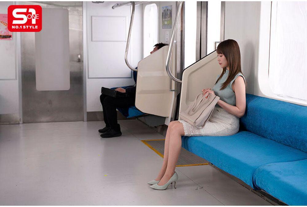 SNOS-347 [4:40 AM Departure] I Encountered A Rookie Weathercaster On The First Train Of The Day! I Couldn't Resist And Went Crazy Groping Her... And It Turned Out She Had A Fetish For Being Groped Herself. Suzuki Nozomi Screenshot 9