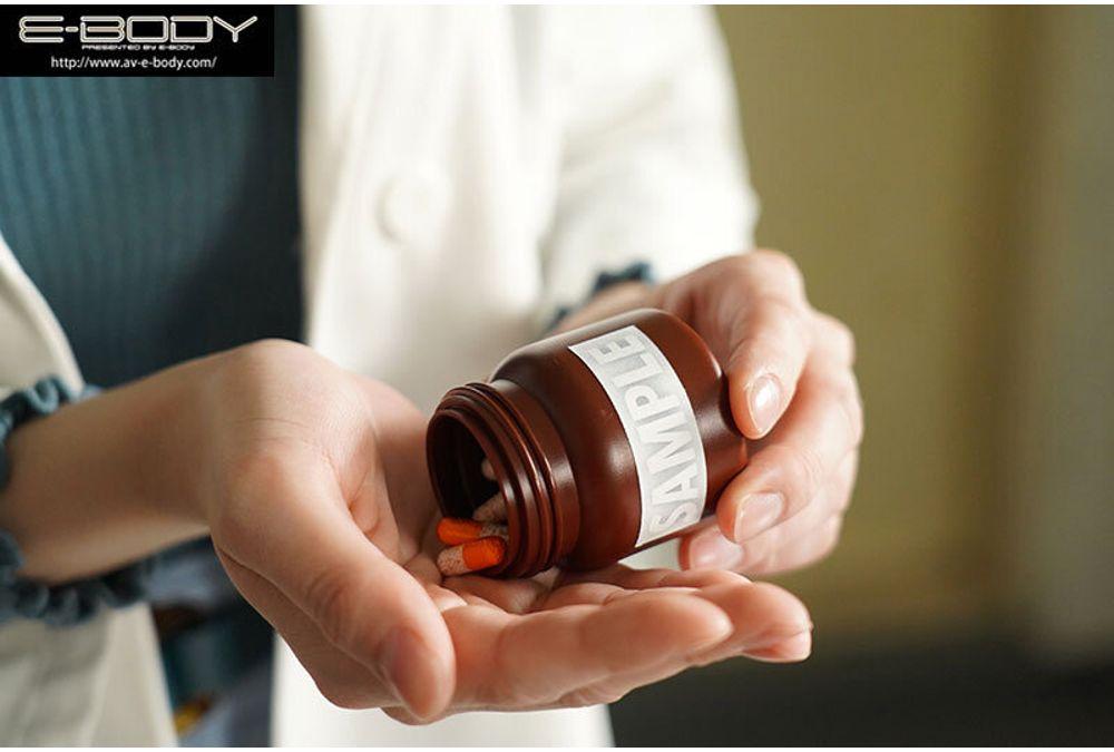 EBWH-319 Pure White, Busty Pharmacy Student Is Given A Feel-good Drug By An Old Professor While Researching A New Drug... And Is Stained By A Seasoned Old Penis. Screenshot 3