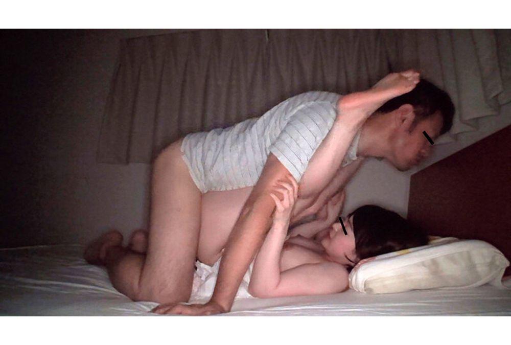 BUR-639 A Giant Man Violates A Small Girl Under 148cm Tall Who Is Not Yet Able To Get Pregnant! Nighttime Rape Of A Small-breasted Lolita With A Shaved Pussy, 4 Hours Of Creampie Footage Screenshot 5