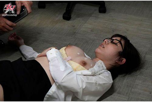 DASS-502 A Sexual Target For A Corporate Slave Who Has Exceeded His Limits Due To Stress. A Plain Office Lady With Big Breasts Is Turned Into A Human Toilet By Being Soaked In Crazy Semen, Mei Itsukaichi Screenshot