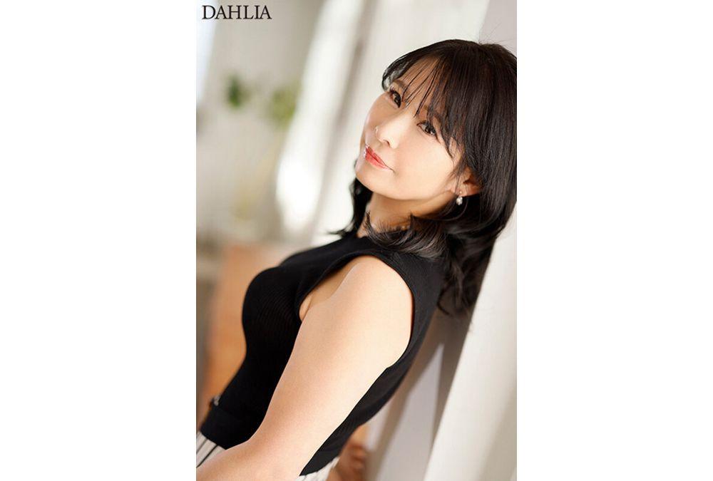 DLDSS-503 Today Is My Wife's Day Off. "Can Even A Woman Like Me In Her 40s Appear In An Adult Video?" Real Housewife Saki Ishida, 46 Years Old, AV Debut. Screenshot 9