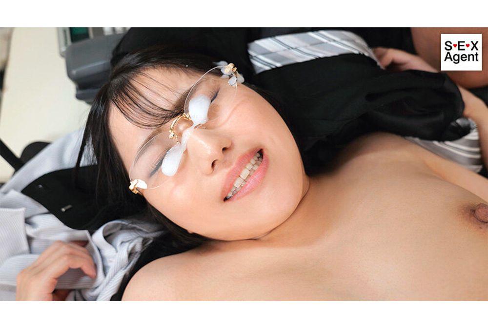 AGAV-168 Glasses-wearing Facial Cumshot Story: After Regular Working Hours, I'm Alone With My Arrogant Female Boss Doing Unpaid Overtime - Shiori Screenshot 17