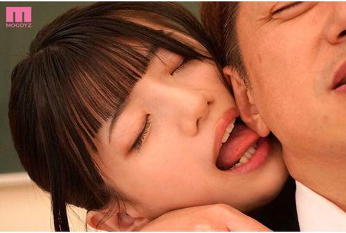 MIDA-245 "Are You Getting Hard Looking At My Panties?" She Tempts The Teachers With Her Tight Panties. She Whispers In Their Ears And Gives Them A Handjob To Make Their Dicks Hard, So Just Let Me Feel Good... Yuzuki Yuru Screenshot 10