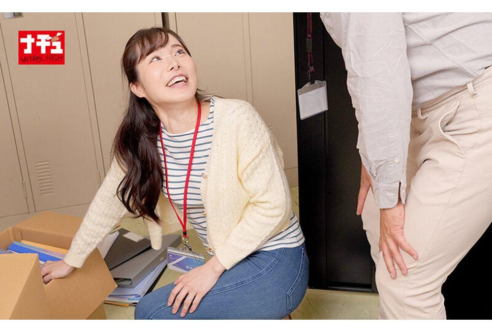 NHDTC-129 A Perverted Boss Repeatedly Sexually Harasses A Weak-willed Wife Who Doesn't Want To Be Laid Off By Dangling The Prospect Of Full-time Employment In Front Of Her, Groping Her Ass. Screenshot 10