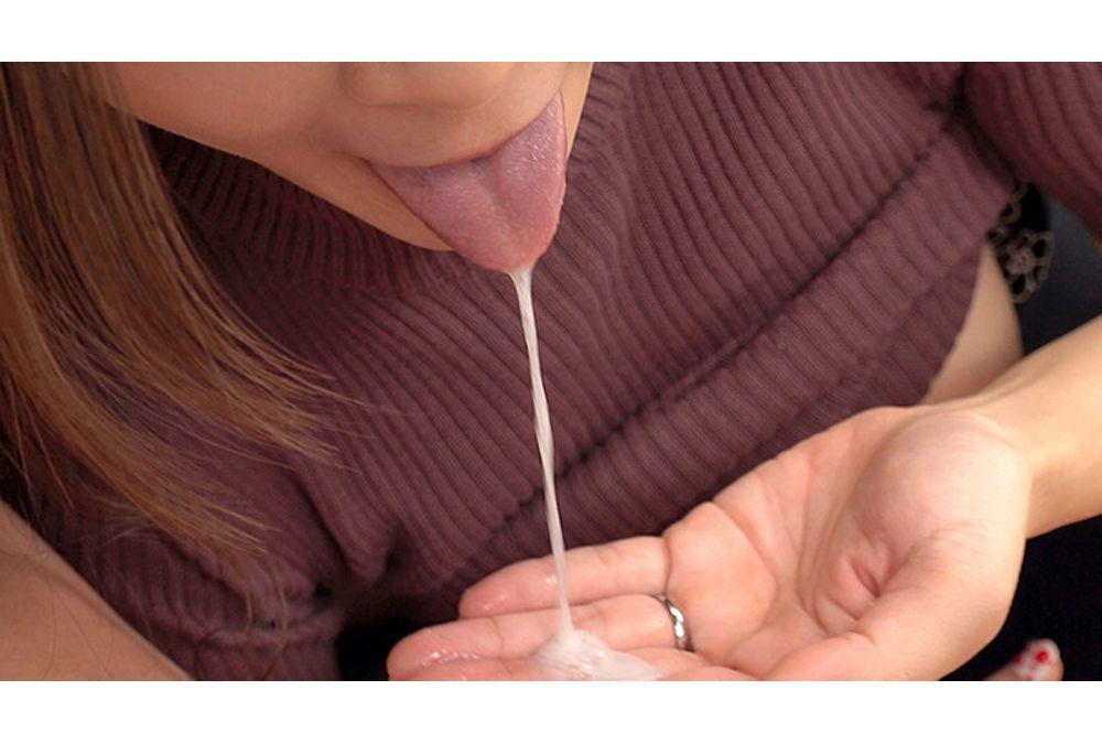 GOJU-320 She Won't Stop Even After She Cums!? A Naive Wife Who Loves Oral Sex Gives An Endless Cleaning Blowjob. Screenshot 11