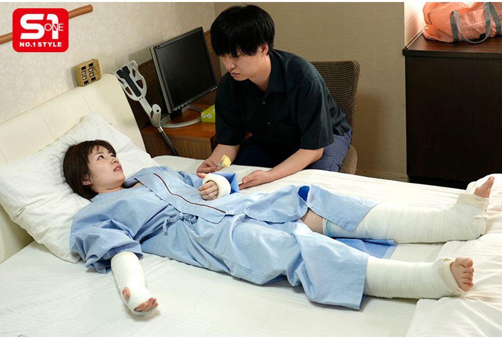SONE-881 A Story About A Married Woman With Injured Arms And Legs Who Is Cared For By Her Husband's Younger Brother With Ulterior Motives - Saki Okuda Screenshot 8
