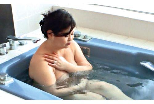 DBNK-060 While His Wife's Mother Is Taking A Bath, The Son-in-law Gets Horny And Excited... What Happens Next?! 4 Hours Screenshot 9