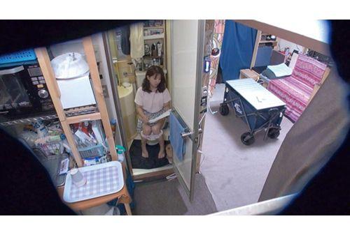 C-2612 My Wife's Girlfriend Who Decided To Stay In Her Room "Married Woman Tomomi (pseudonym) 32 Years Old" Naturally Gets Out Of Hand Screenshot