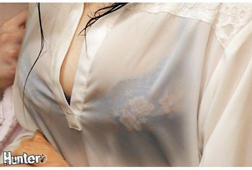 HUNTA-668 The Young Wives Who Were Mowing In The Sudden Guerrilla Heavy Rain Rolled Up The Bra With Wet! The Pants Are Also Transparent! ! I Participated In The Mowing Of The Neighborhood Association. Beautiful Young Wife Around ... Screenshot 7