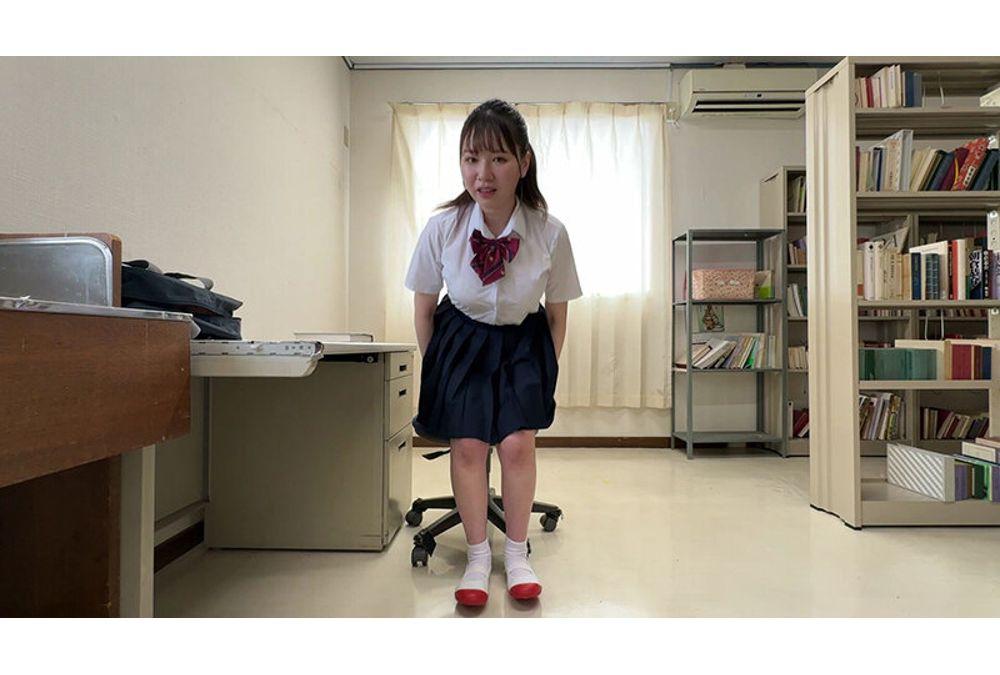 GEBB-052 I Found Some High-achieving, J-type Girls Taking Selfies And Exposing Themselves After School, So I Took Photos Of All Four Of Them. Screenshot 10