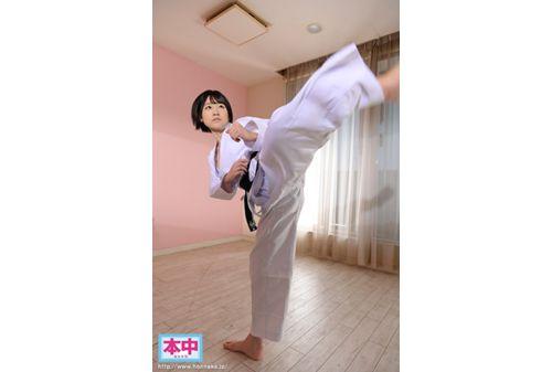 HND-908 Karate Black Belt Shortcut Young Wife Yui Yuzuki's First Raw Creampie While Also Practicing Child Making Screenshot