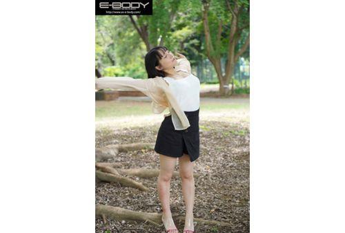 EBOD-958 Innocent And Cute Loli Asian Half! Rocket G Cup Tiny Active Female College Student E-BODY Exclusive AV Debut Otoka Sakura Screenshot