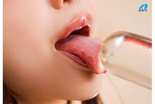 XVSR-821 Dirty Mouth: Unlimited Blowjob That Stares At You And Leads You To Ejaculation - Yuki Yoshizawa Screenshot 7