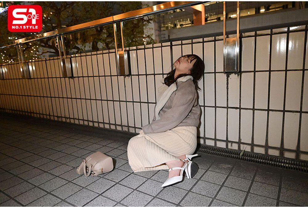 SONE-886 Drinking And Getting Drunk, Getting Drunk And Getting Drunk. Laughing, Vomiting, Female Face, Incontinence, Sleep Rape. AV Actress's Completely Private Roppongi Double Suicide Sex, Murakami Yuuka, Revealing All Of Her Hidden Side. Screenshot 12
