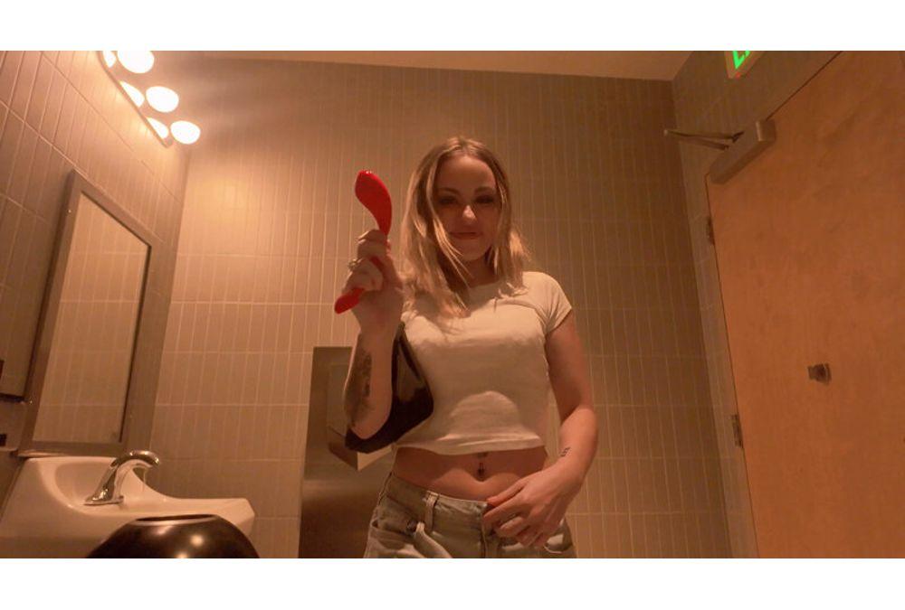 HIKR-251 The Beautiful Woman Who Is The Poster Girl For A Famous Los Angeles Hot Dog Stand Turns Into A Toy Monitor And Ends Up Having Raw, Climaxing Sex! Anna (25) Screenshot 12