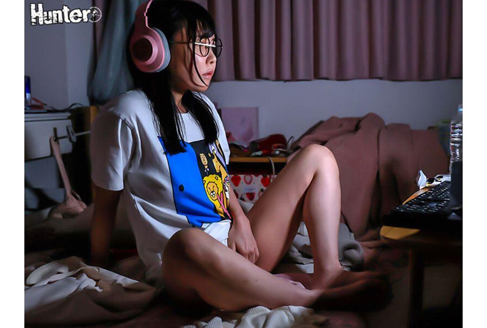 HUNTC-470 My Parents Remarried And I Got A New Step-sister! However, She's A Shut-in Fujoshi Who Rarely Leaves Her Room. Naturally, She's Socially Awkward, So We Only Talk To Each Other To A Minimum. But She Has A Strong Libido, And Sometimes She Leaves A Note On My Door Saying, "I Want To Do It Today"... Screenshot 7