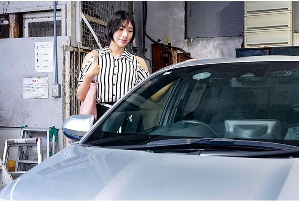 NGOD-357 The Wife's Small Car Is Shaking. A Story Of Intimate Car Sex And Infidelity Between A Tall, Peachy-bottomed Part-time Housewife And A Working Young Man. Screenshot 14