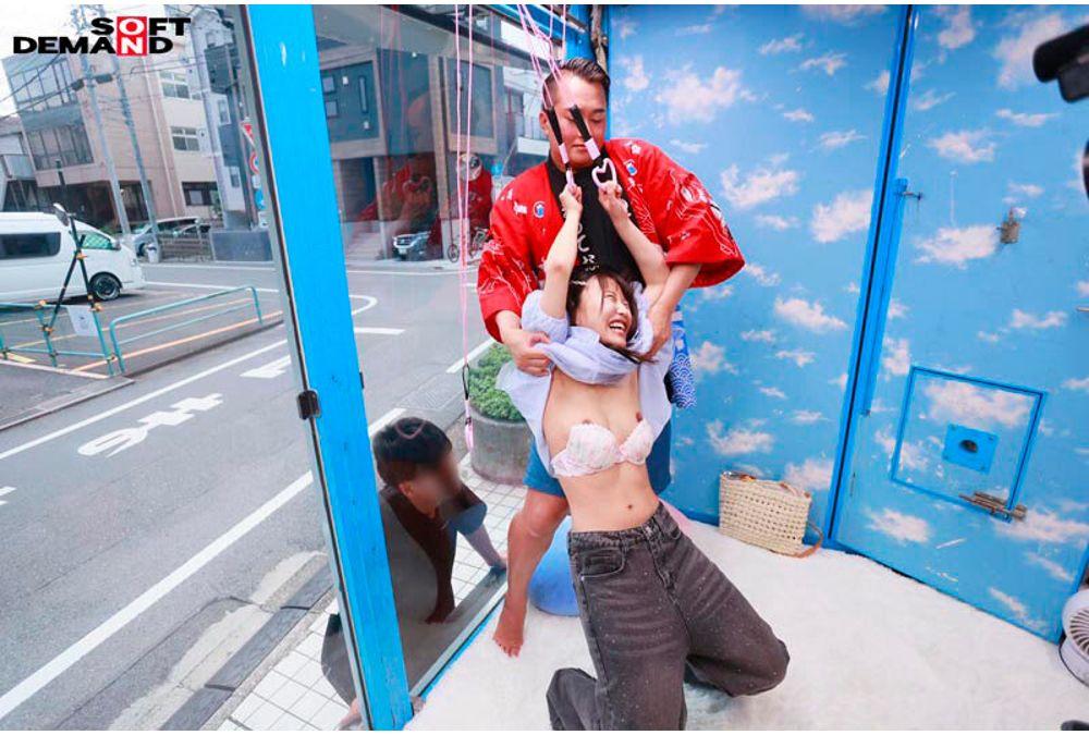 SDMM-212 Magic Mirror Number Bus: You Absolutely Mustn't Get Too Excited!!! With Your Beloved Boyfriend, You'll Be Playing A Tickling Endurance Game 30cm Behind A Mirror, Where A Skilled AV Actor Will Tease You To Your Heart's Content With His Amazing Skills!!! Featuring 5 Girls With Beautiful Off-the-shoulder Collarbones Screenshot 9