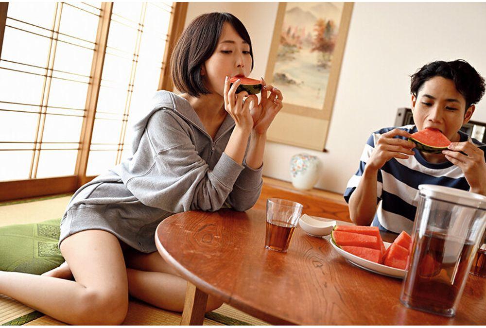 HZGD-329 Yukine Nakazaki, A Country Wife Who Unconsciously Seduces Her Nephew Who Came From The City, Wearing Only A Hoodie And No Underwear Or Bra Screenshot 13