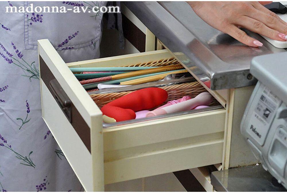 JUR-418 She Was Just Appearing On A Home Visit Location Shoot... But The Wife Of The Much-admired Mr. Shiraishi Family Was Discovered By The Whole Neighborhood As A Masturbation Maniac And Became A Sex Toy For Middle-aged Men. Marina Shiraishi Screenshot 8