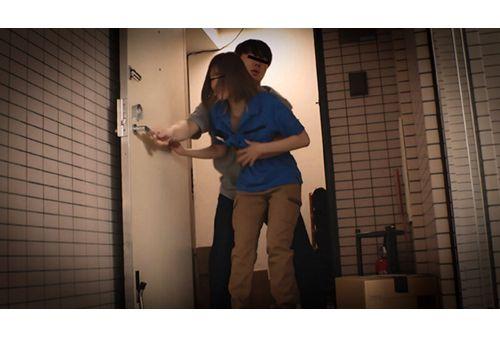 GNS-121 I Lured The Delivery Driver Into My House, Made Him Understand, And Then Did It. Screenshot 8